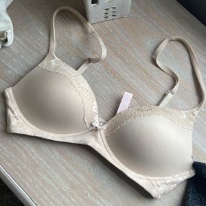 NEW BODY BY VICTORIA 32C Victorias Secret Bra w/o Tags